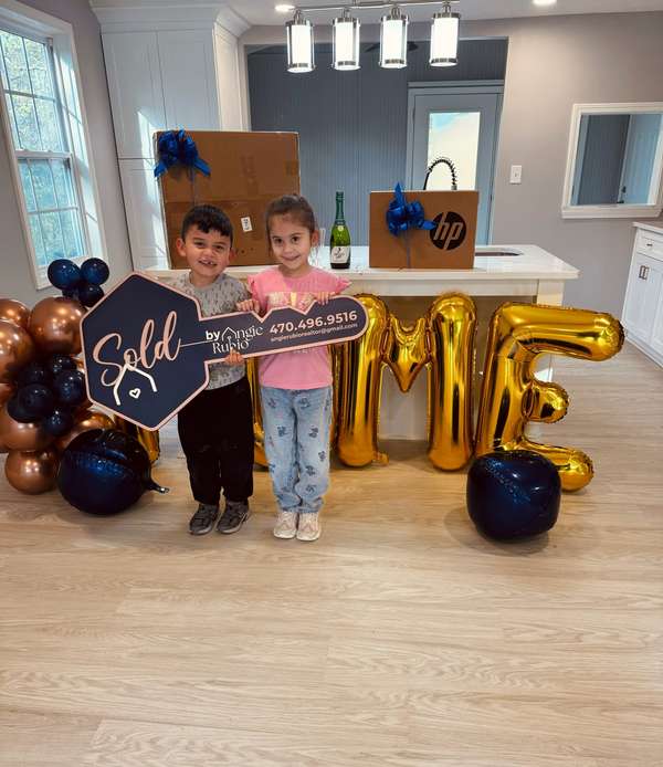 Niños en su nueva casa