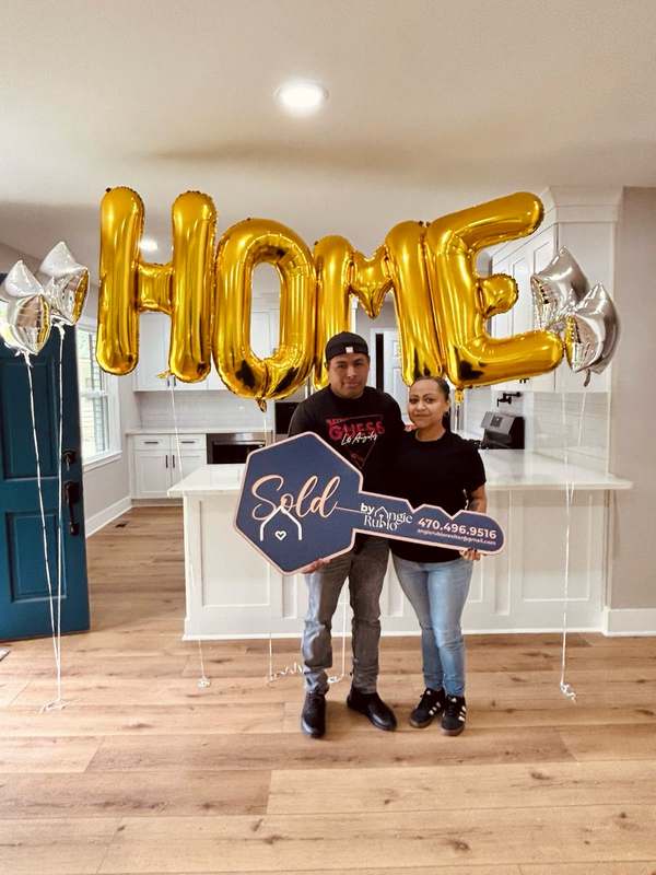 Pareja en su nuevo hogar